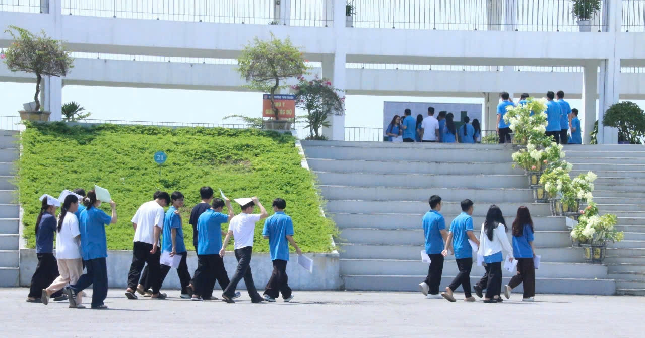 Điểm trung bình môn Toán thi lại tốt nghiệp ở Chuyên Tuyên Quang giảm