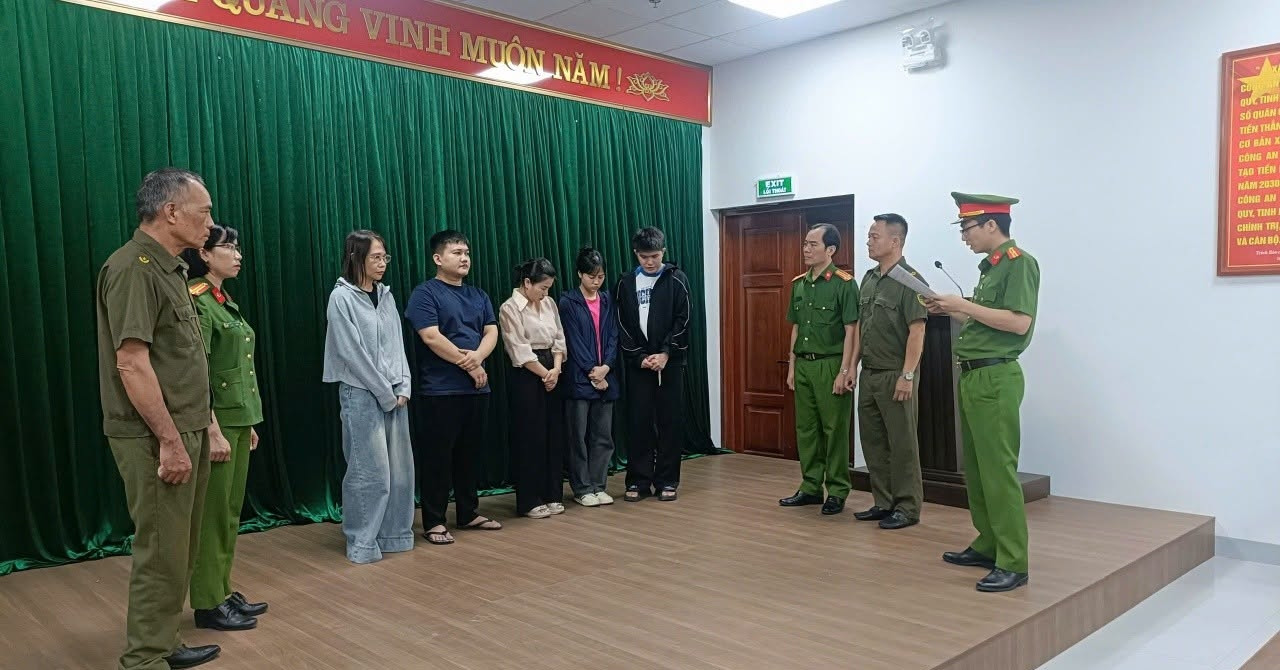 Mở spa, cho người đóng giả bác sĩ &amp;apos;dọa&amp;apos; khách để ép mua gói trị liệu đắt tiền