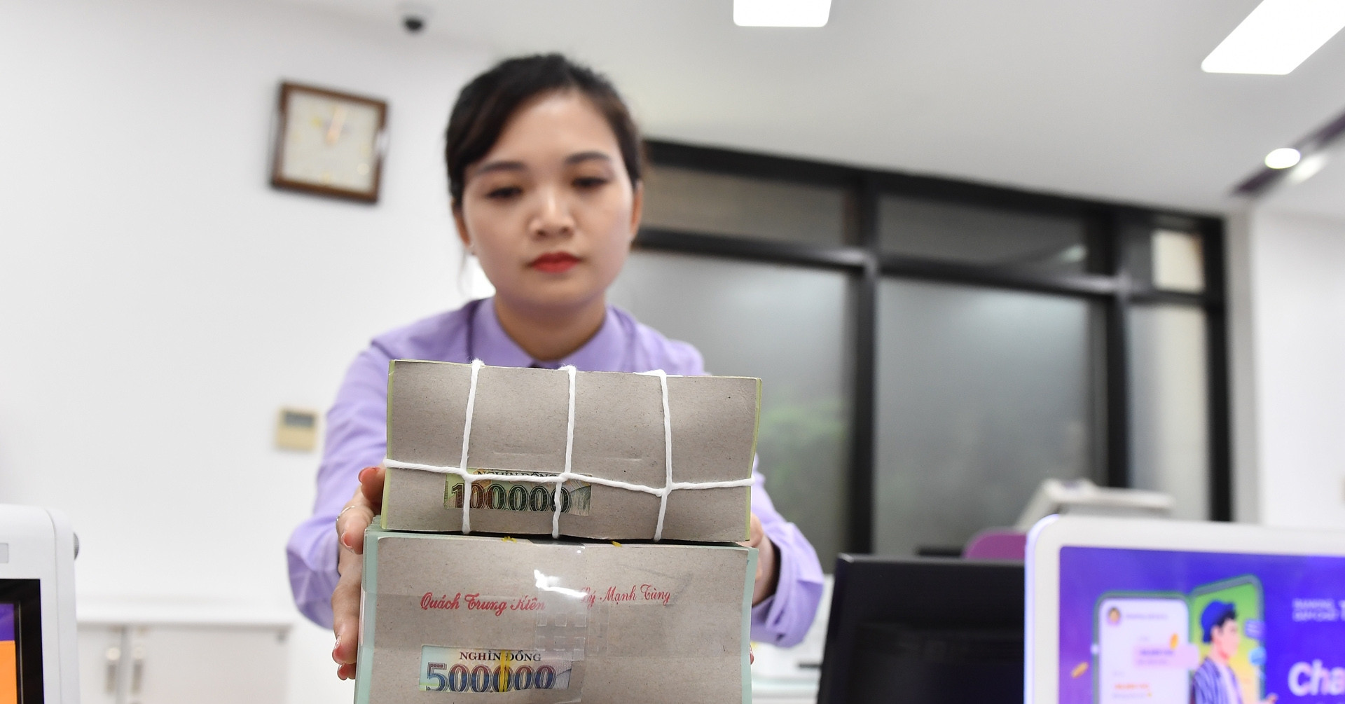 Lãi suất ngân hàng hôm nay 19/8/2026: Gửi tiền kỳ hạn nào được trả 7-7,9%/năm?