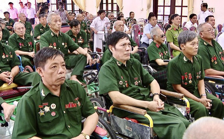 người có công .jpg