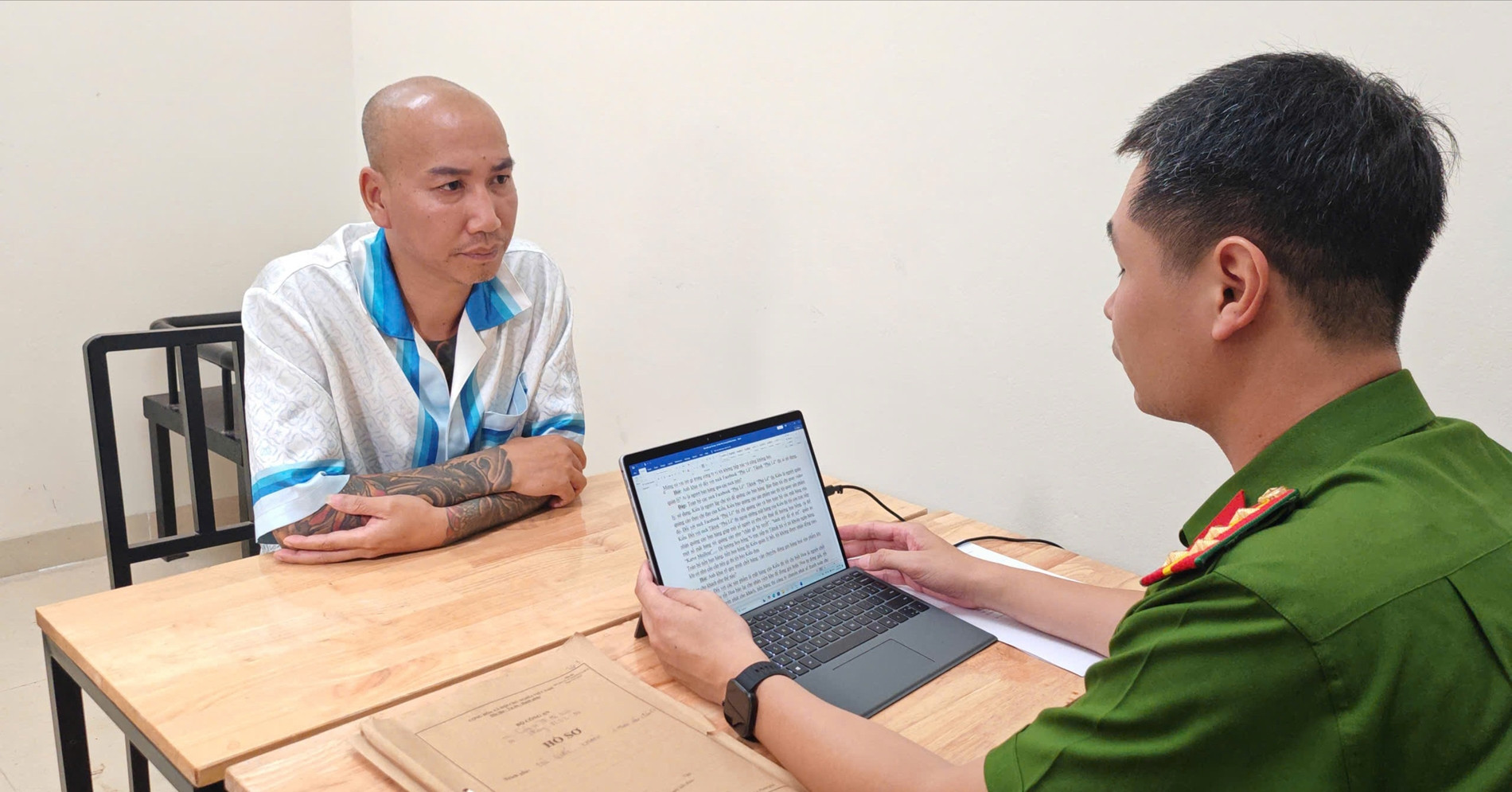Phú Lê cùng vợ vận hành 3 công ty nào?