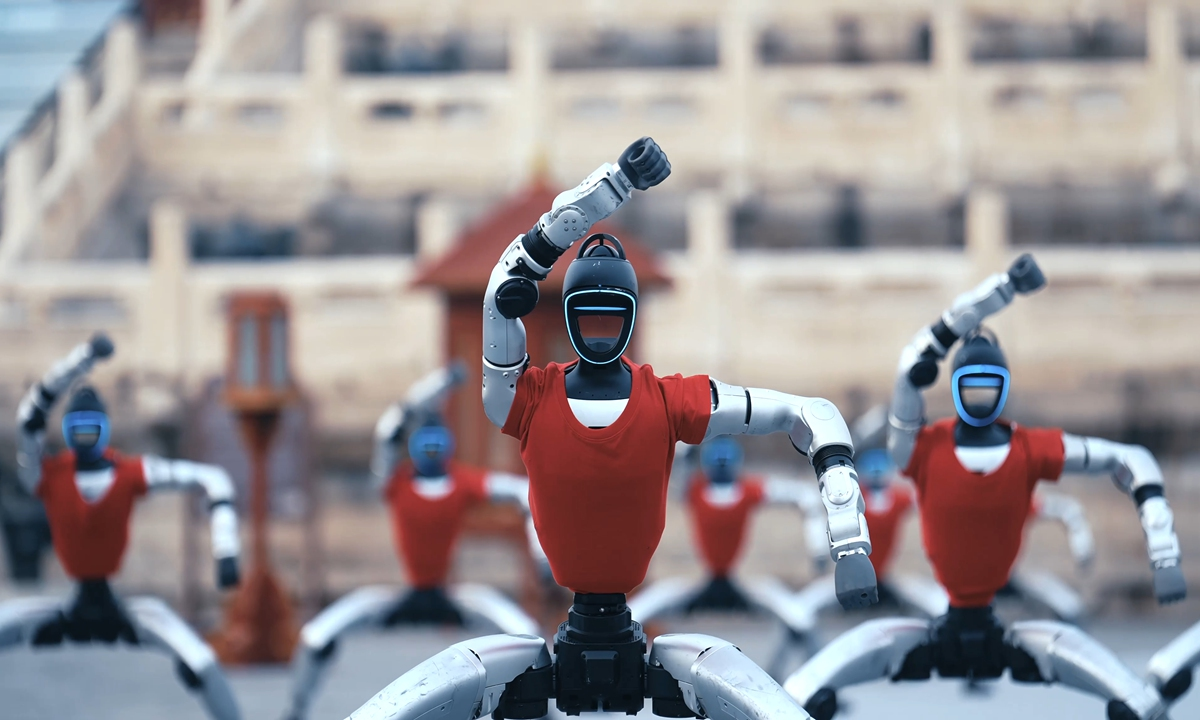 robot hình người 3.png