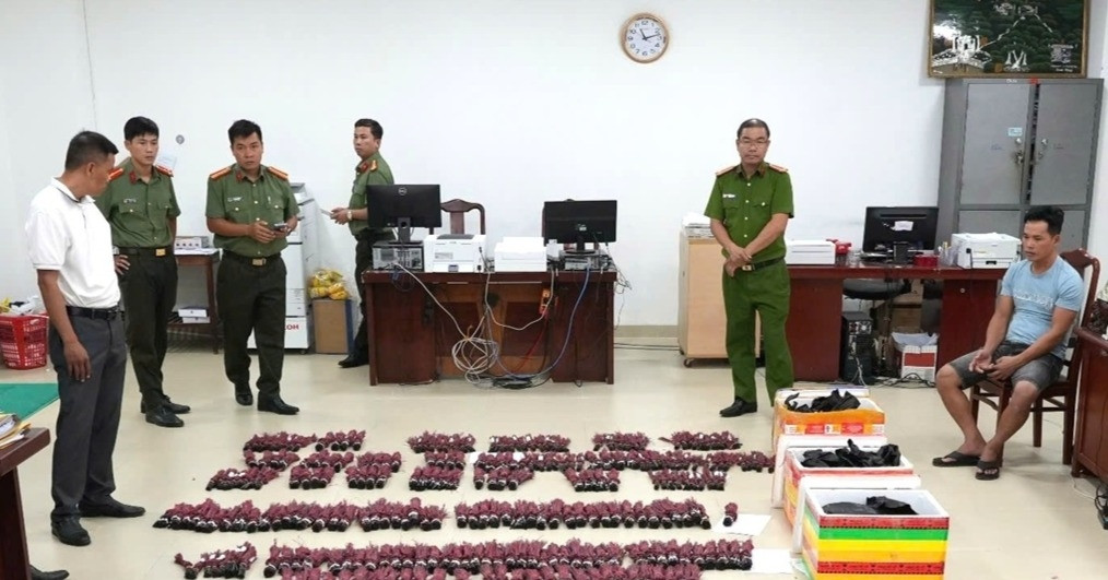 Triệt phá đường dây vận chuyển gần 9.300 kíp nổ từ nước ngoài vào Việt Nam