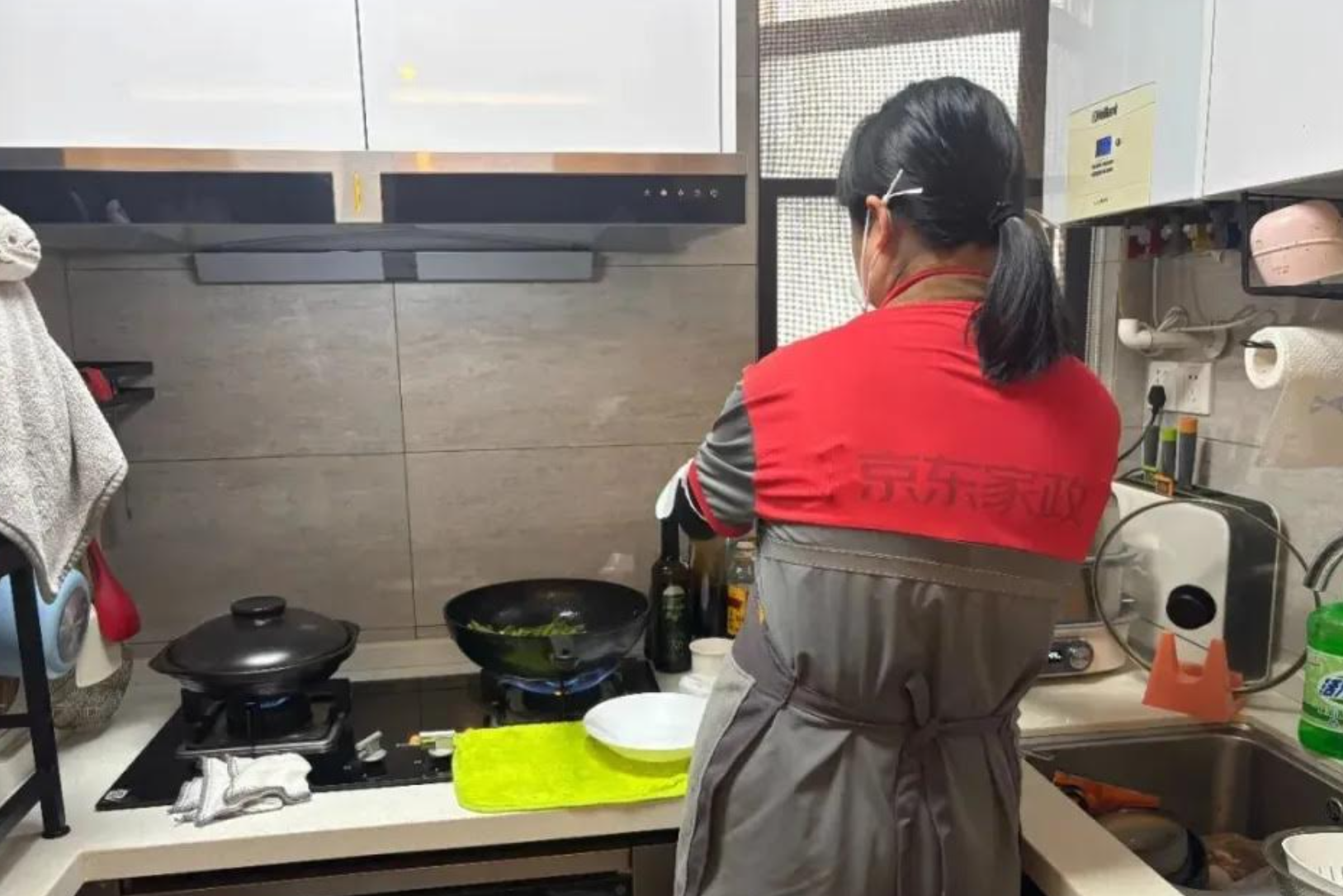 Từng là bà chủ nhà máy 2.000m2, người phụ nữ 46 tuổi giờ làm giúp việc