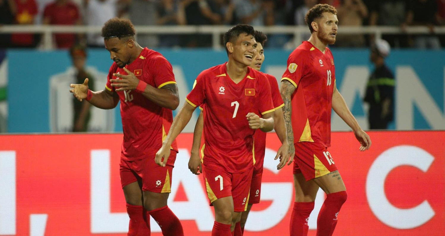 Video bóng đá Việt Nam vs Malaysia: Xuân Son chói sáng