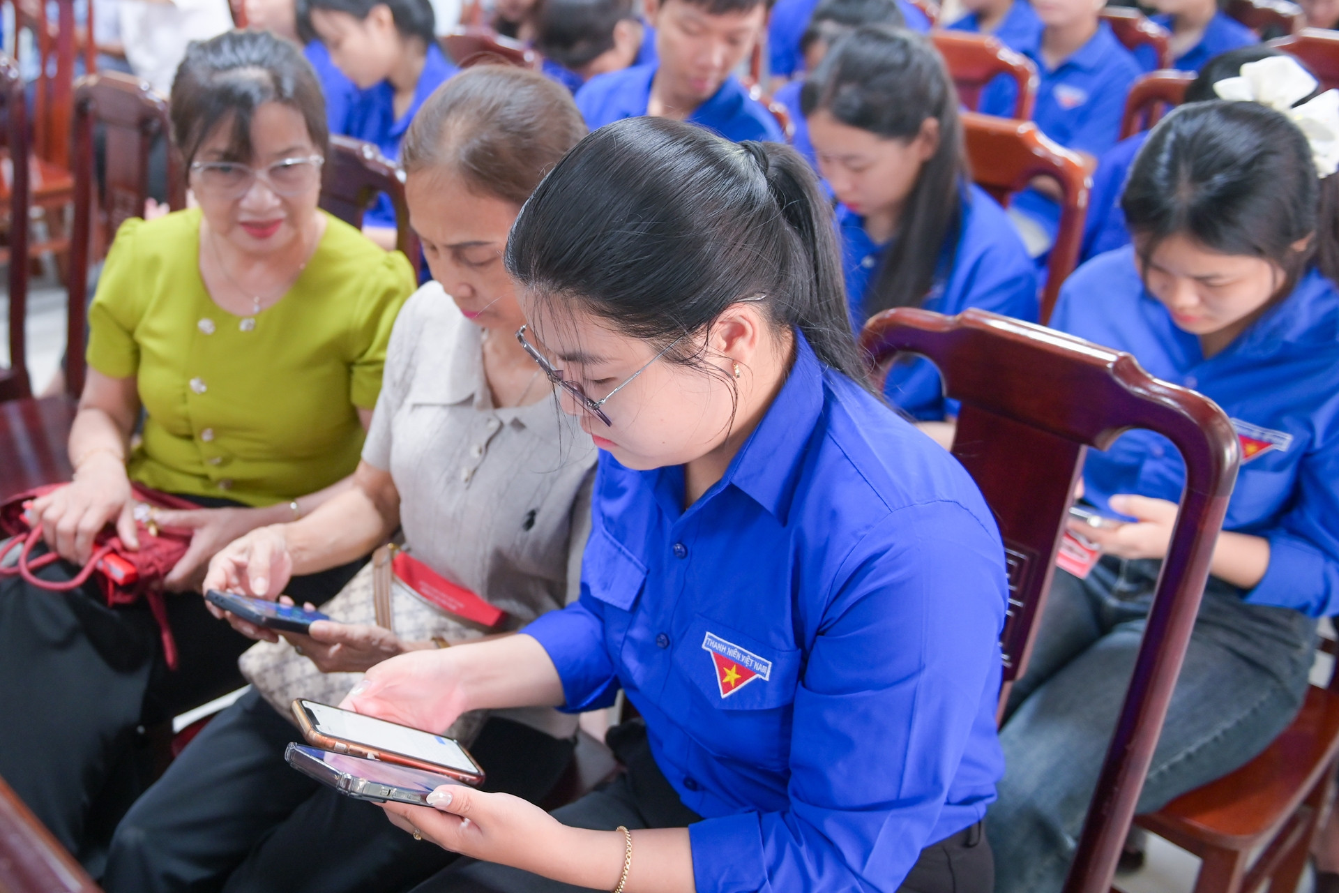 Hướng dẫn người dân Điện Bàn Bắc khai thác tiện ích số, cài đặt chữ ký số