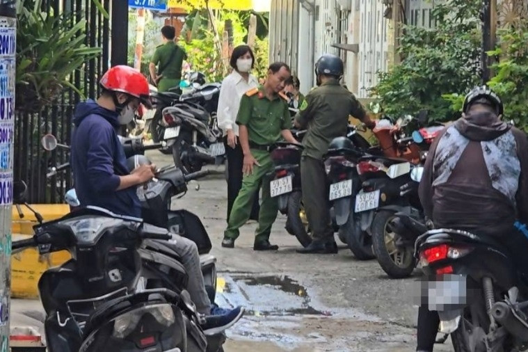 Nổ lớn lúc rạng sáng ở TPHCM, 2 người bị thương, 3 căn nhà hư hỏng