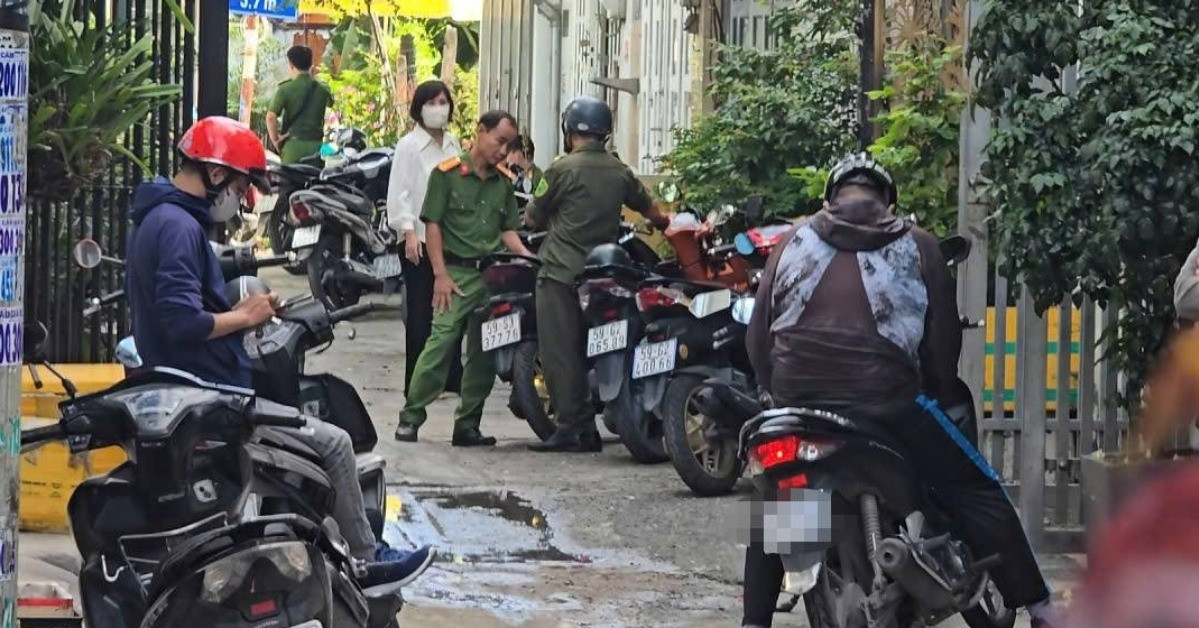 Nổ lớn lúc rạng sáng ở TPHCM, 2 người bị thương, 3 căn nhà hư hỏng
