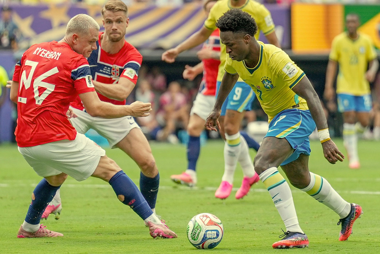 Real Madrid ra tối hậu thư cho Vinicius