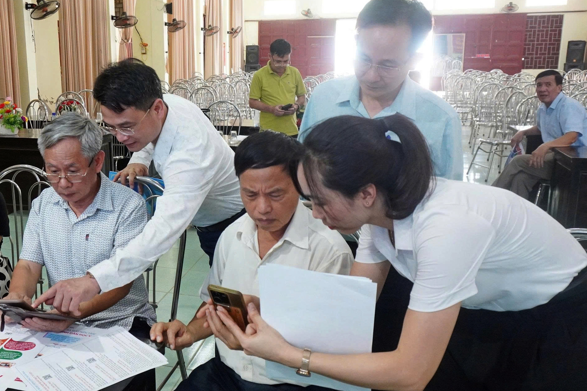 Truyền thông, nâng cao nhận thức giúp người cao tuổi tự tin hòa nhập số
