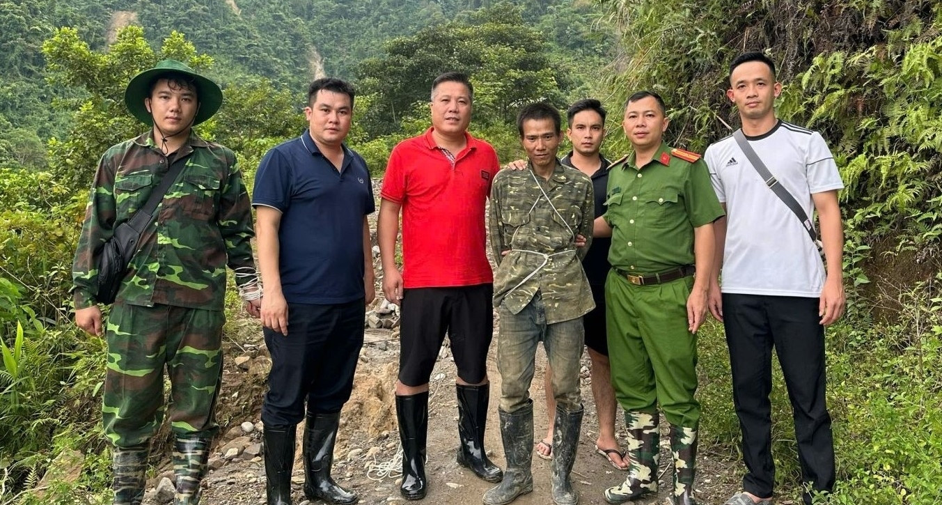 Bắt nghi phạm giết người lẩn trốn tại khu khai thác vàng ở Lào Cai