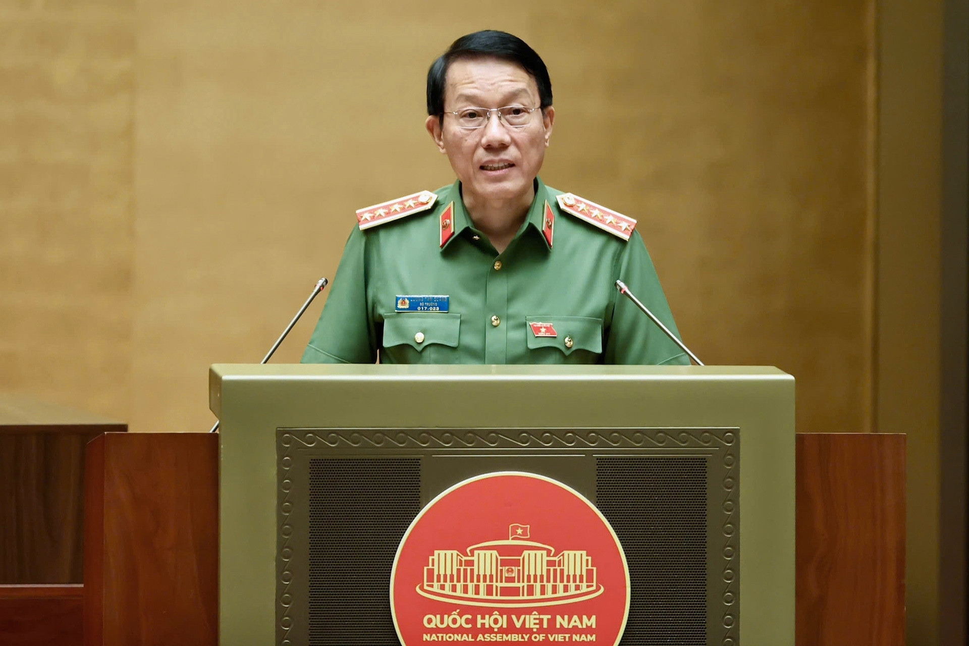 Đại tướng Lương Tam Quang trình Quốc hội dự thảo Bộ luật Hình sự (sửa đổi)