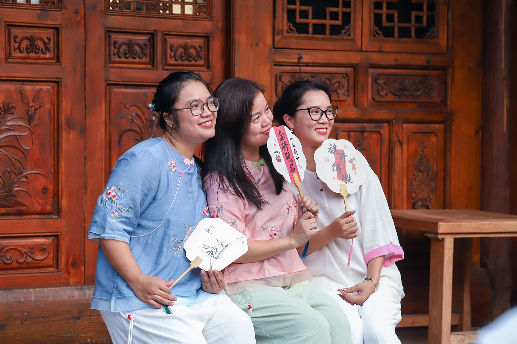Hoan nghênh Trung Quốc miễn thị thực quá cảnh 10 ngày với công dân Việt Nam