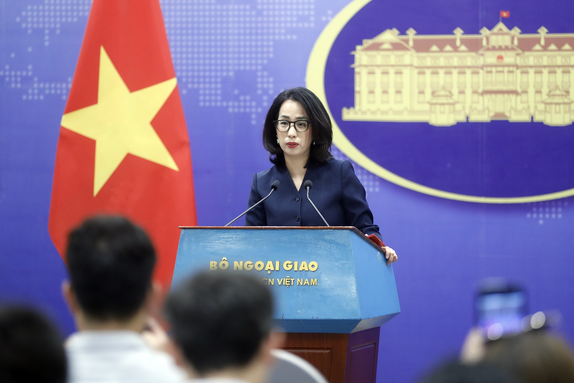 Hoan nghênh Trung Quốc miễn thị thực quá cảnh 10 ngày với công dân Việt Nam