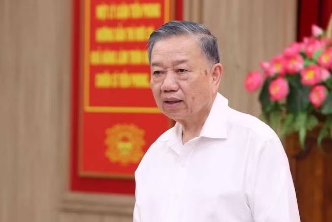Không để thực tiễn đi quá xa rồi lý luận mới tổng kết