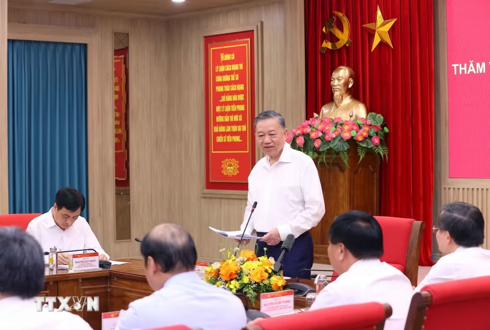ttxvn-tong-bi-thu-chu-tich-nuoc-tham-va-lam-viec-tai-hoc-vien-chinh-tri-quoc-gia-ho-chi-minh-12.jpg