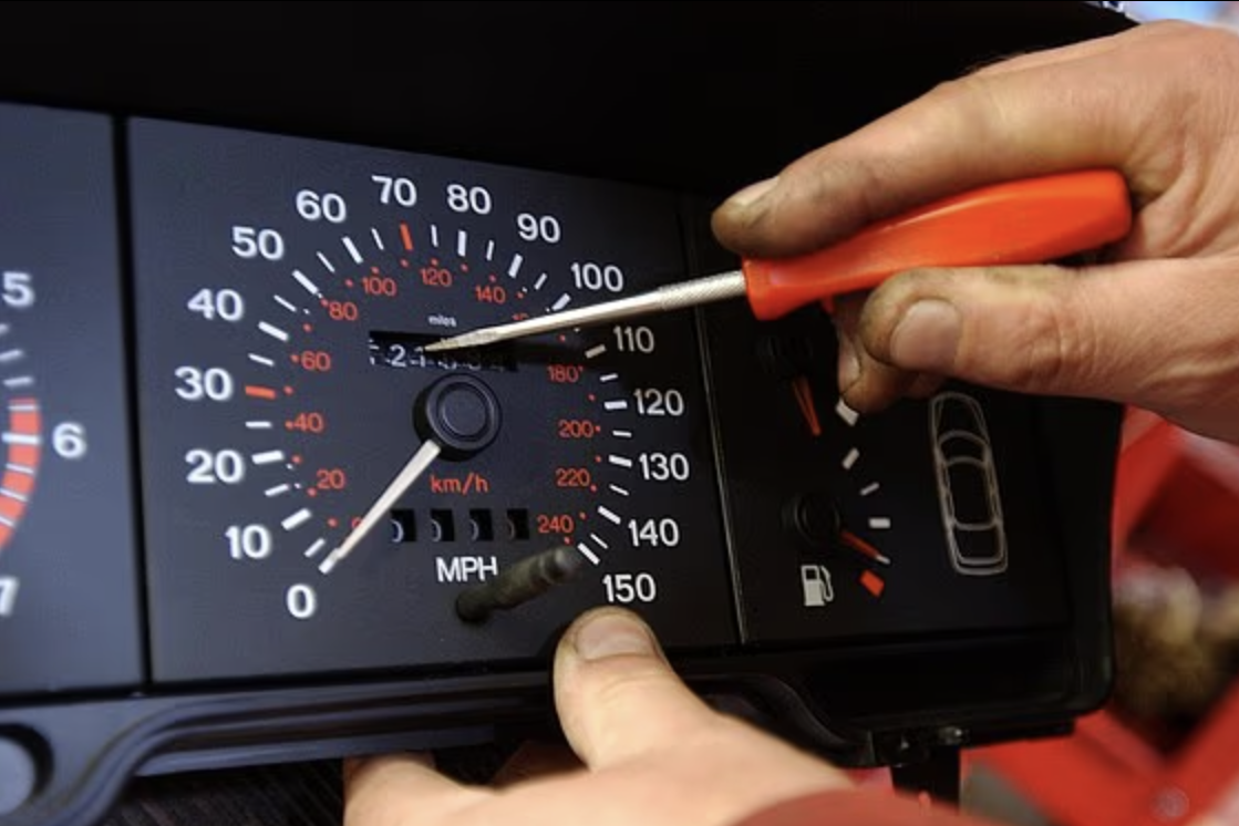 Loạt ô tô cũ có tỷ lệ cao gian lận tua km, BMW, Audi, Skoda, Land Rover Defender bị nhắc tên