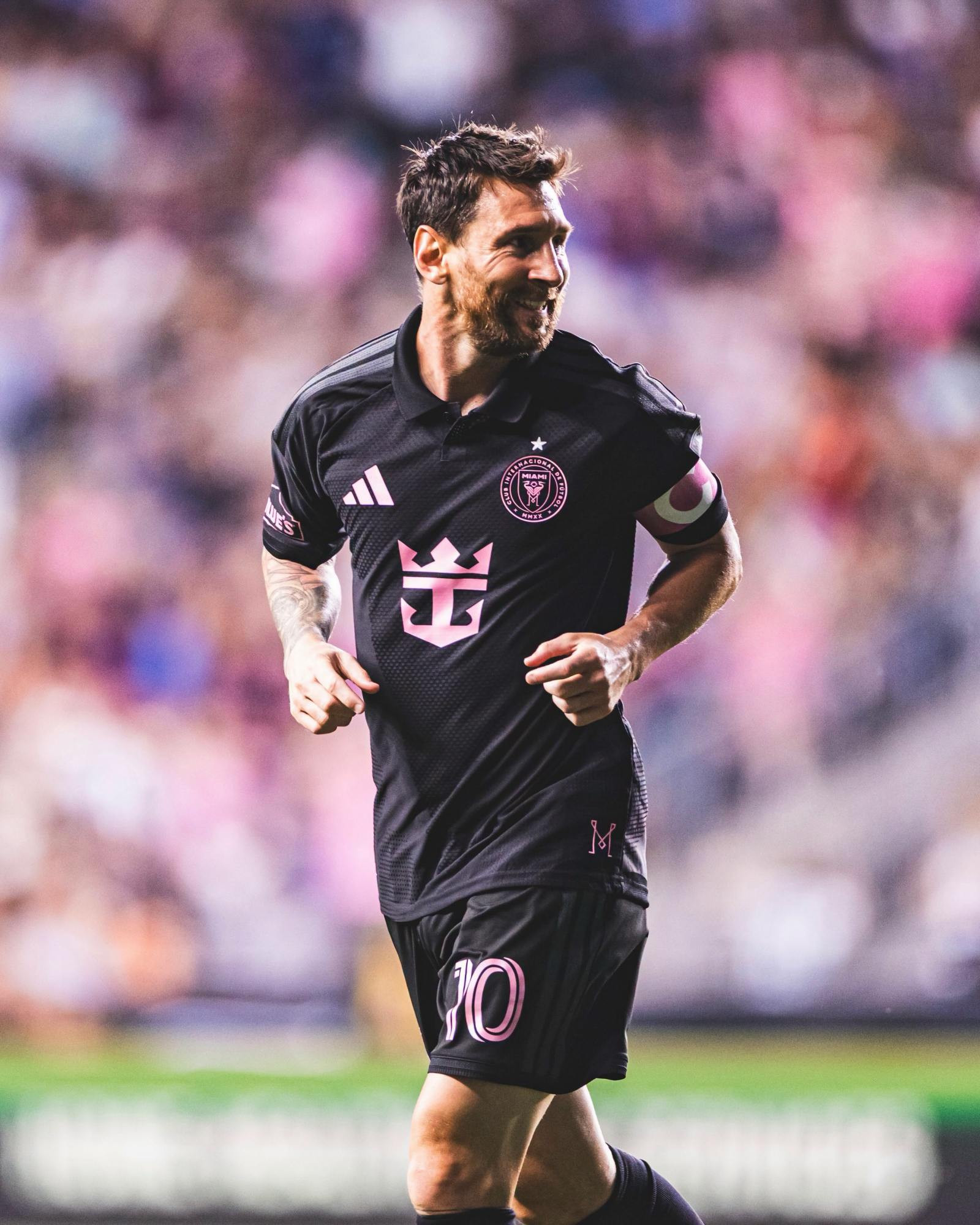 https://static-images.vnncdn.net/vps_images_publish/000001/000003/2026/8/20/messi-inter-miami-1-1022.jpeg