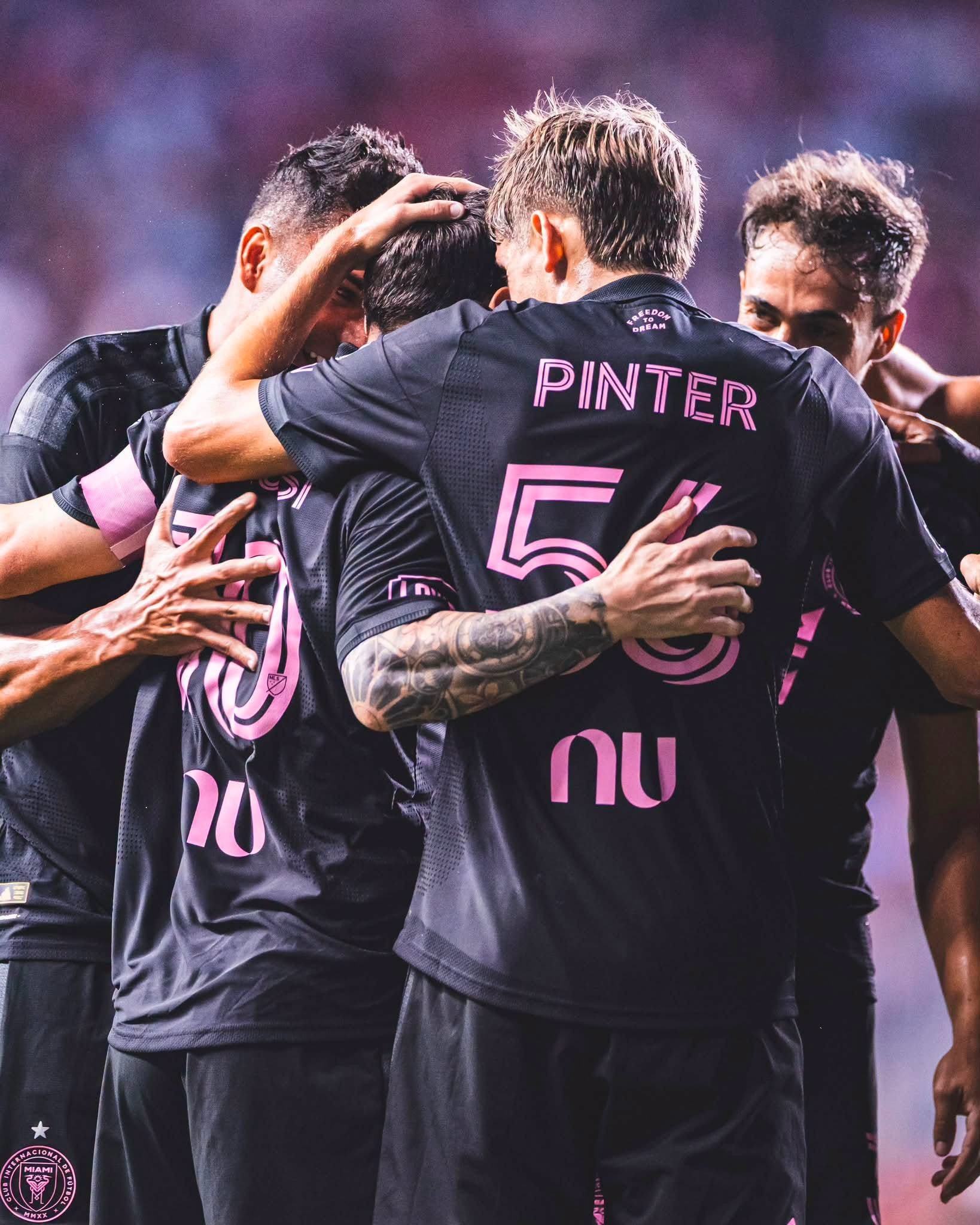 https://static-images.vnncdn.net/vps_images_publish/000001/000003/2026/8/20/messi-inter-miami-2-1023.jpeg