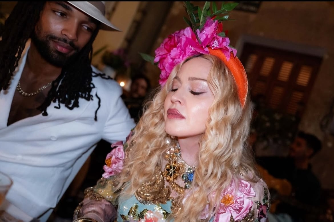 'Nữ hoàng nhạc Pop' Madonna đón tuổi 68 bên bạn trai kém 38 tuổi và 5 người con