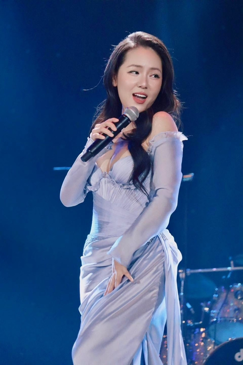 https://static-images.vnncdn.net/vps_images_publish/000001/000003/2026/8/20/phuong-linh-04-1933.jpg
