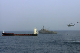 Tàu chở dầu bị chiếm giữ ngoài khơi Yemen, đổi hướng về Somalia