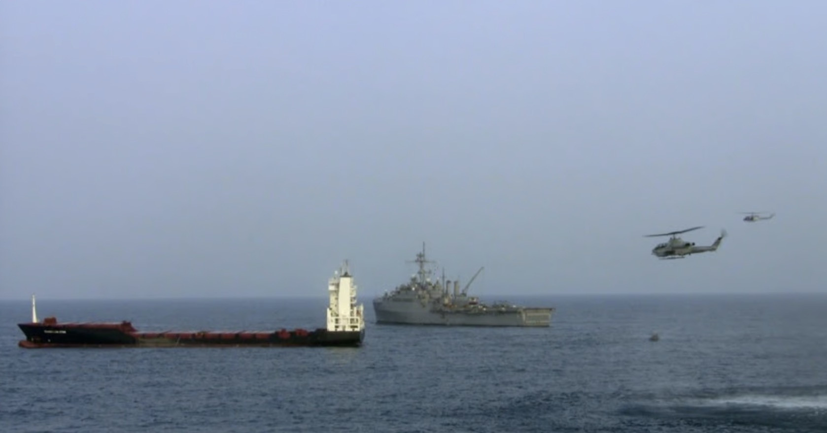 Tàu chở dầu bị chiếm giữ ngoài khơi Yemen, đổi hướng về Somalia