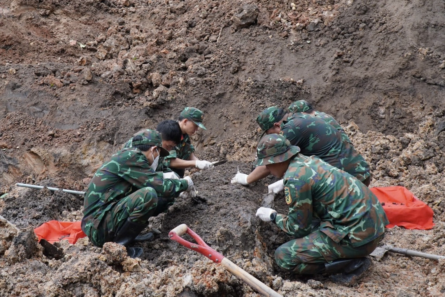 Tìm thêm hài cốt ở công viên Lê Thị Riêng, xác minh mộ liệt sĩ Nguyễn Thị Minh Khai