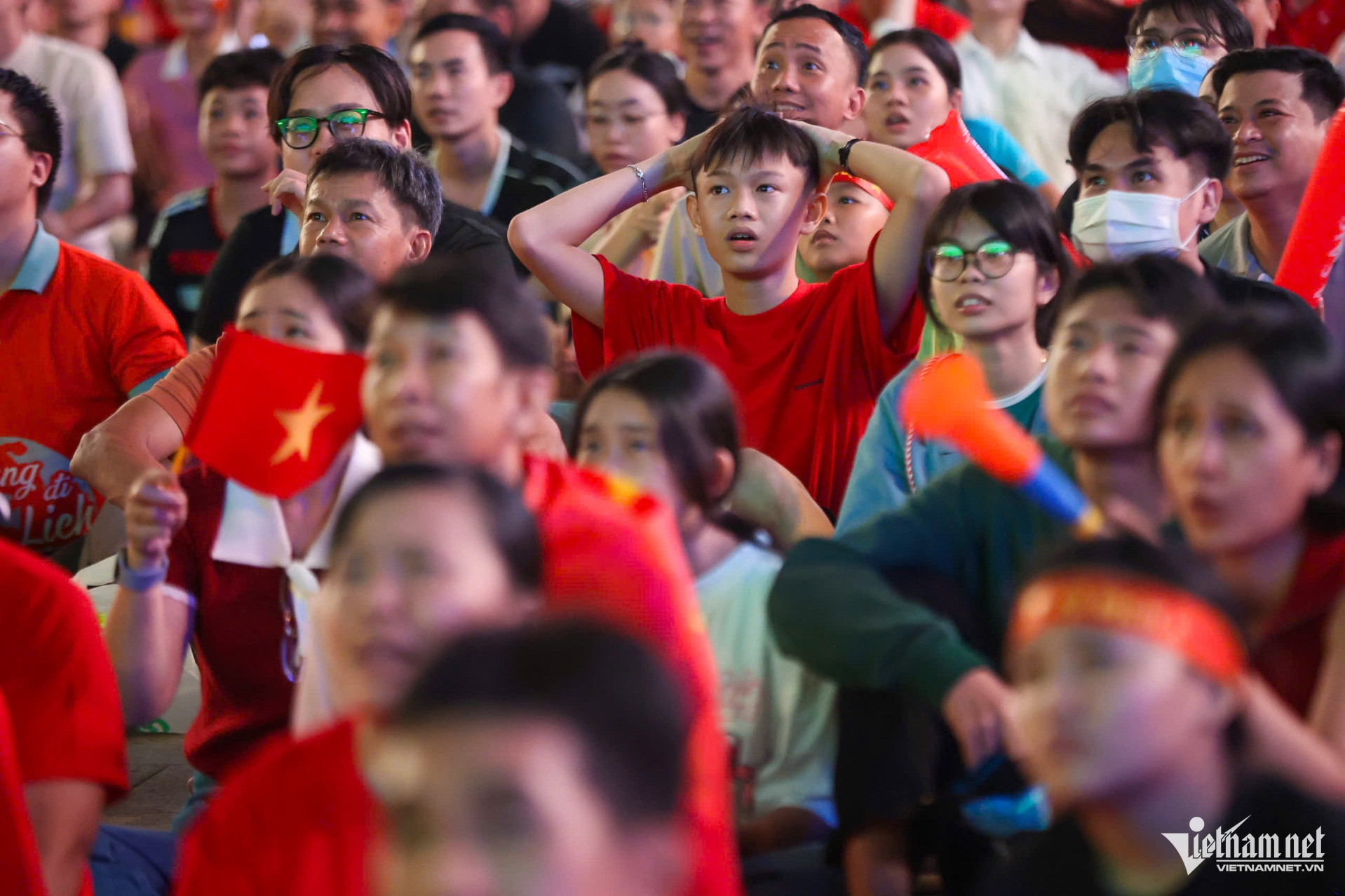 https://static-images.vnncdn.net/vps_images_publish/000001/000003/2026/8/20/w-cdv-an-mung-doi-tuyen-vn-vao-chung-ket-tuan-hung-7-118.jpg