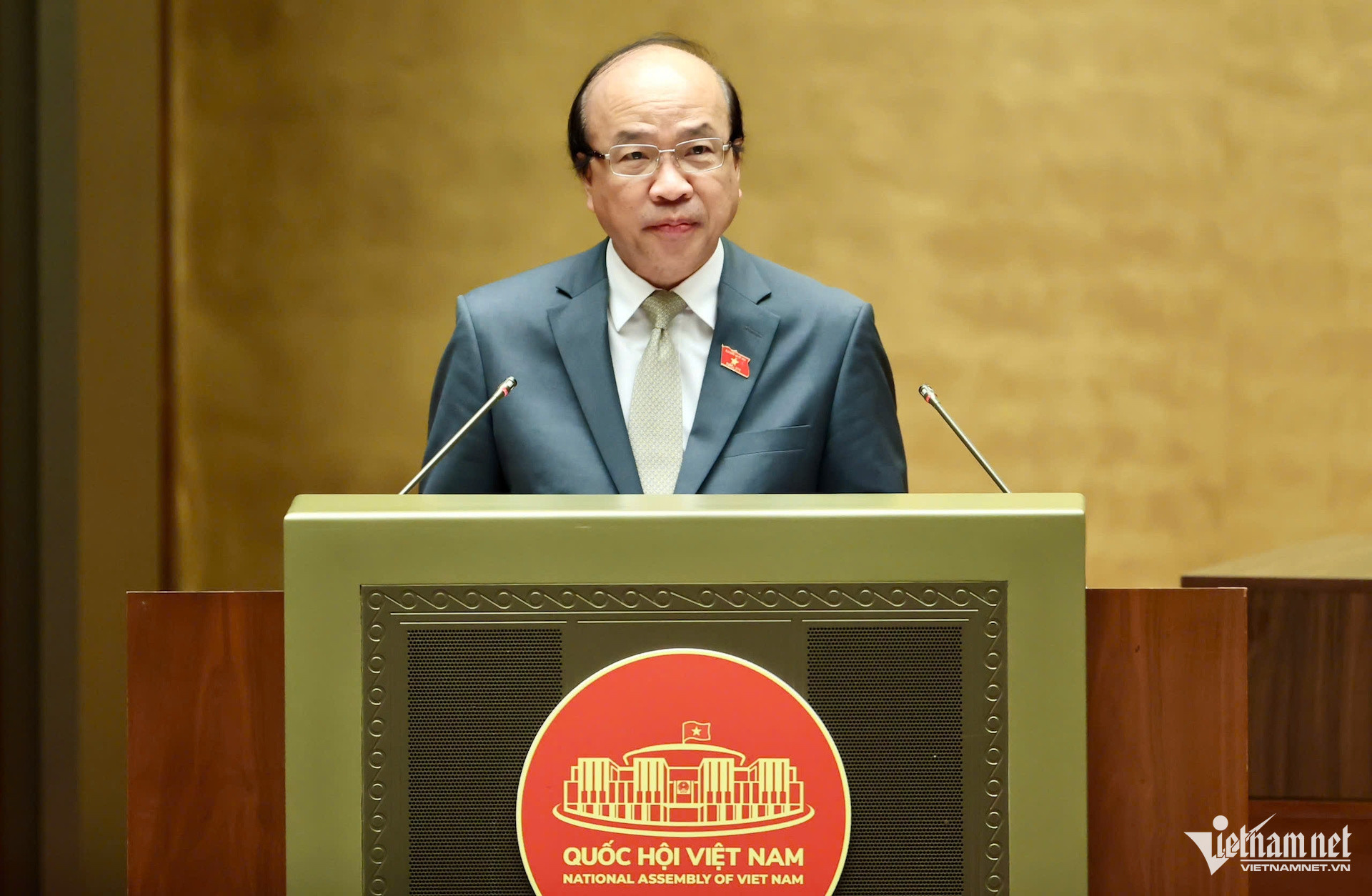 W-phan chí hiếu.jpg