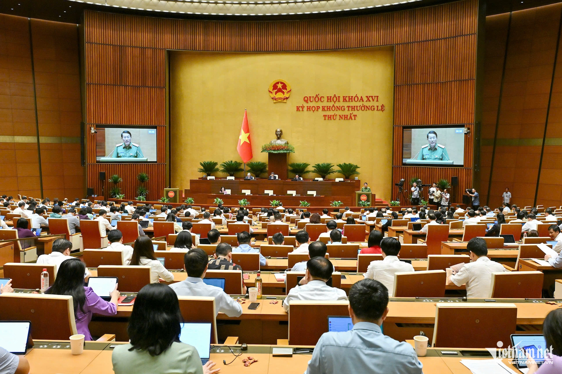 W-quốc hội.jpg