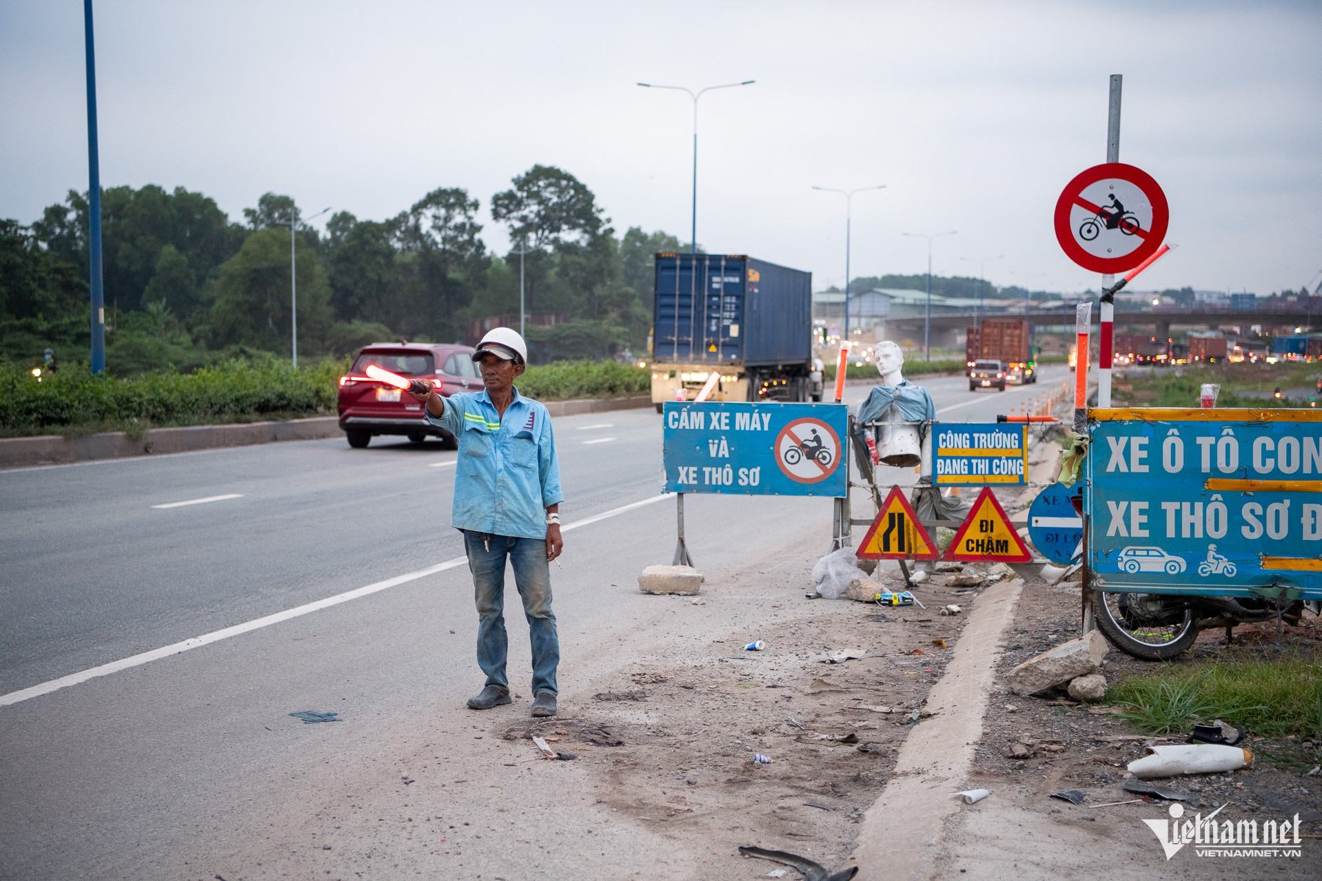 W-Xe máy đi ngược chiều Tuấn Hùng 82.jpg