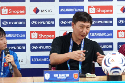 Xuân Son nhận nhiệm vụ đặc biệt từ HLV Kim Sang-sik trước chung kết