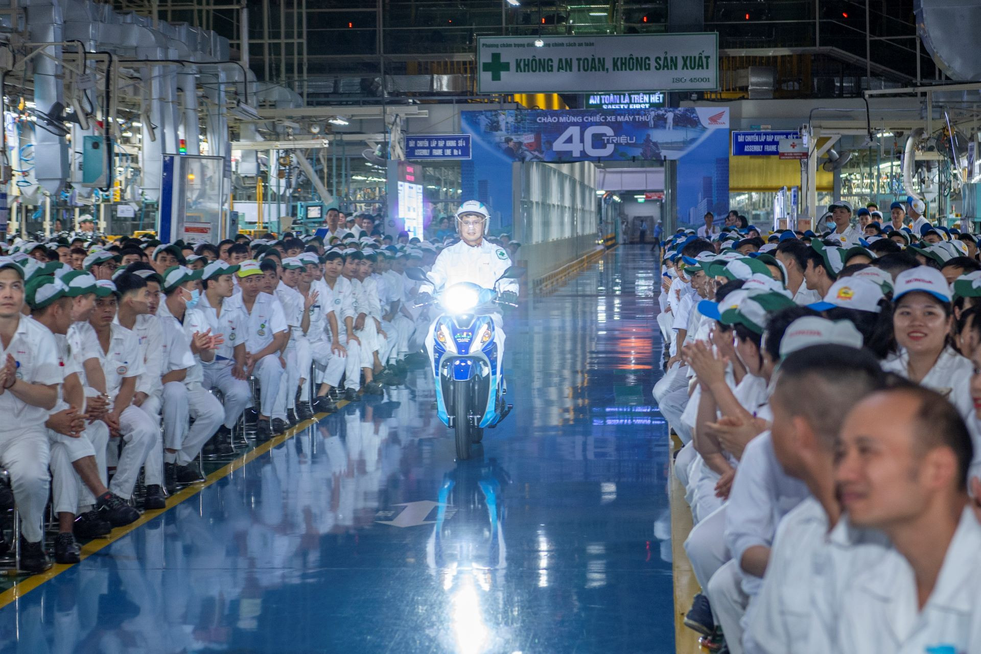 Anh 1. Xe may Honda thu 40 trieu tai VN.jpg