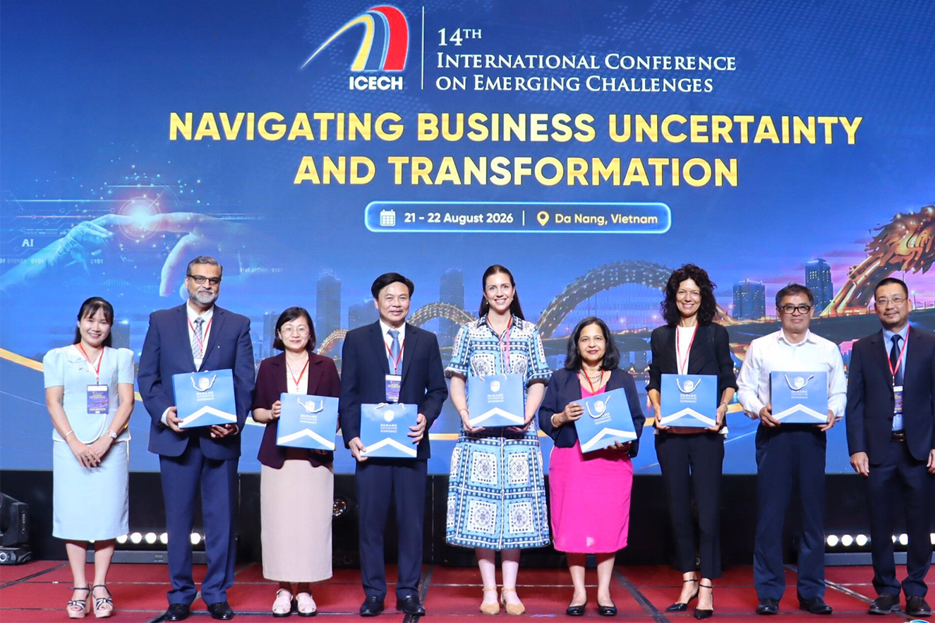 Gần 200 chuyên gia bàn về tác động của AI, quản trị chuyển đổi số đến kinh doanh