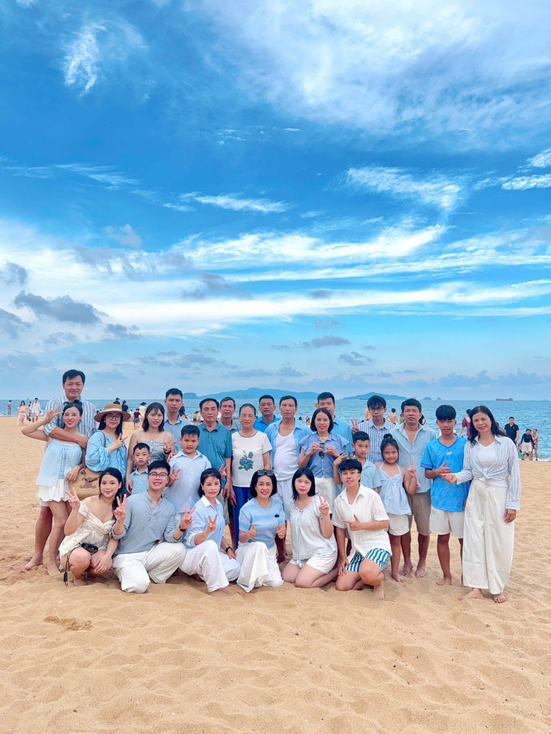 https://static-images.vnncdn.net/vps_images_publish/000001/000003/2026/8/21/gia-dinh-4-the-he-0-2508.jpg