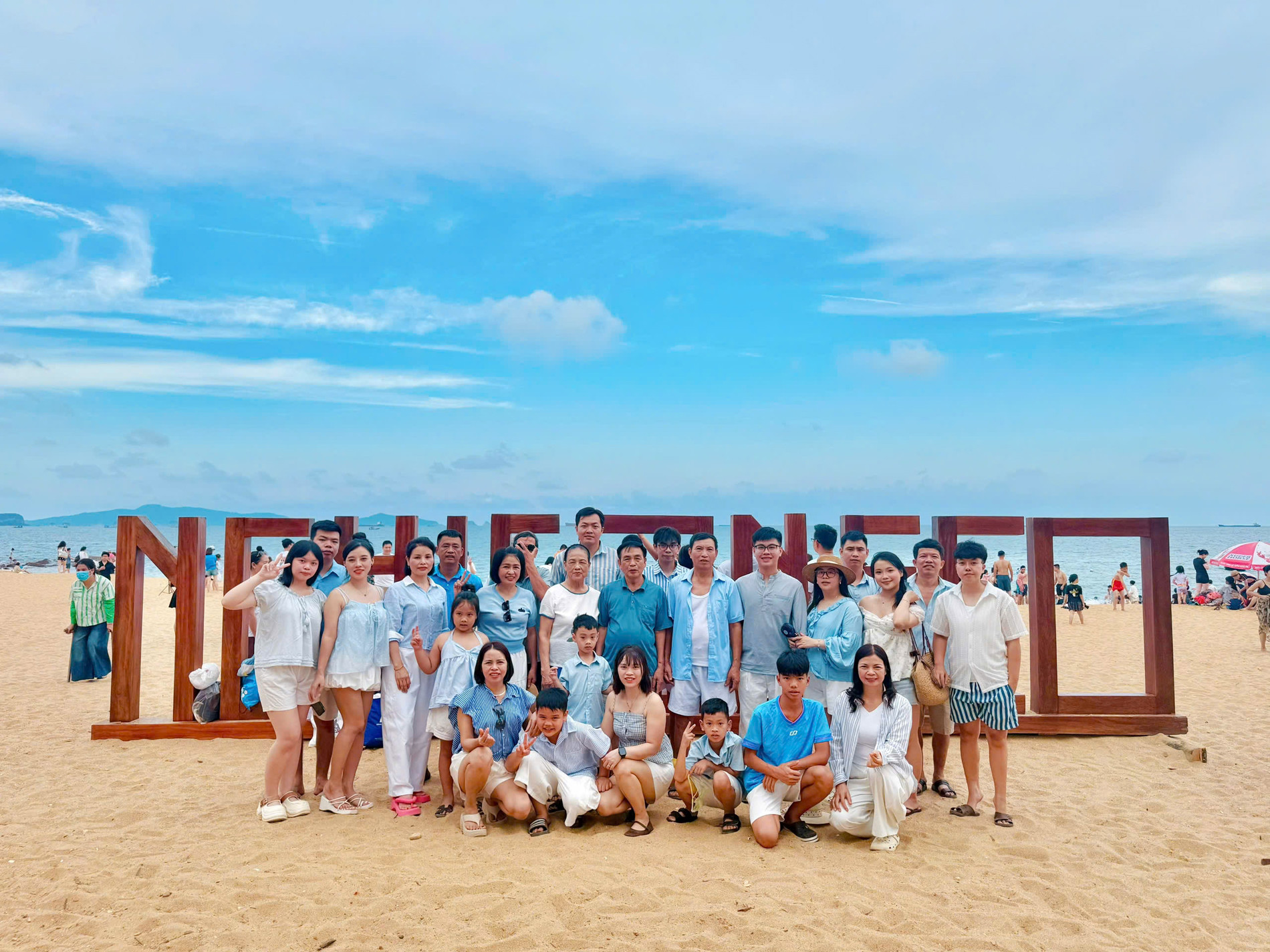 https://static-images.vnncdn.net/vps_images_publish/000001/000003/2026/8/21/gia-dinh-4-the-he-1-2509.jpg