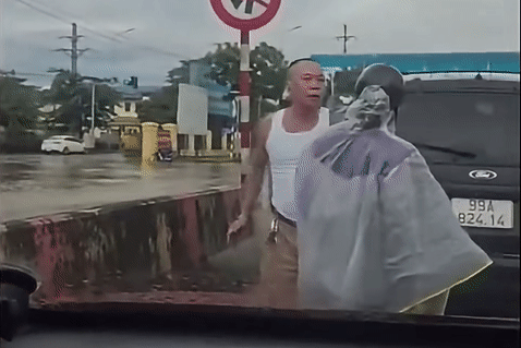 Người đàn ông lái ô tô, xuống xe tát phụ nữ, công an vào cuộc xác minh