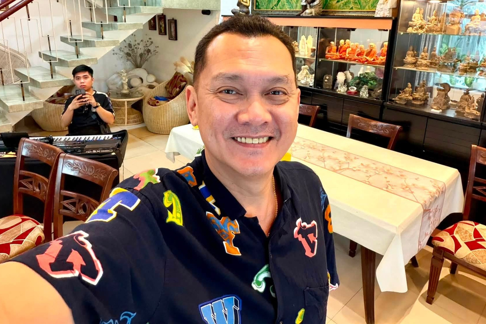 NSƯT Hữu Châu đến thăm biệt thự triệu đô có thang máy của NSND Kim Cương