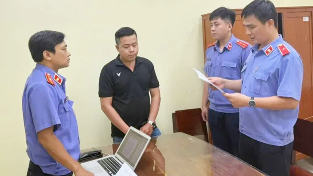 vu nu sinh Vinh Long 9.png