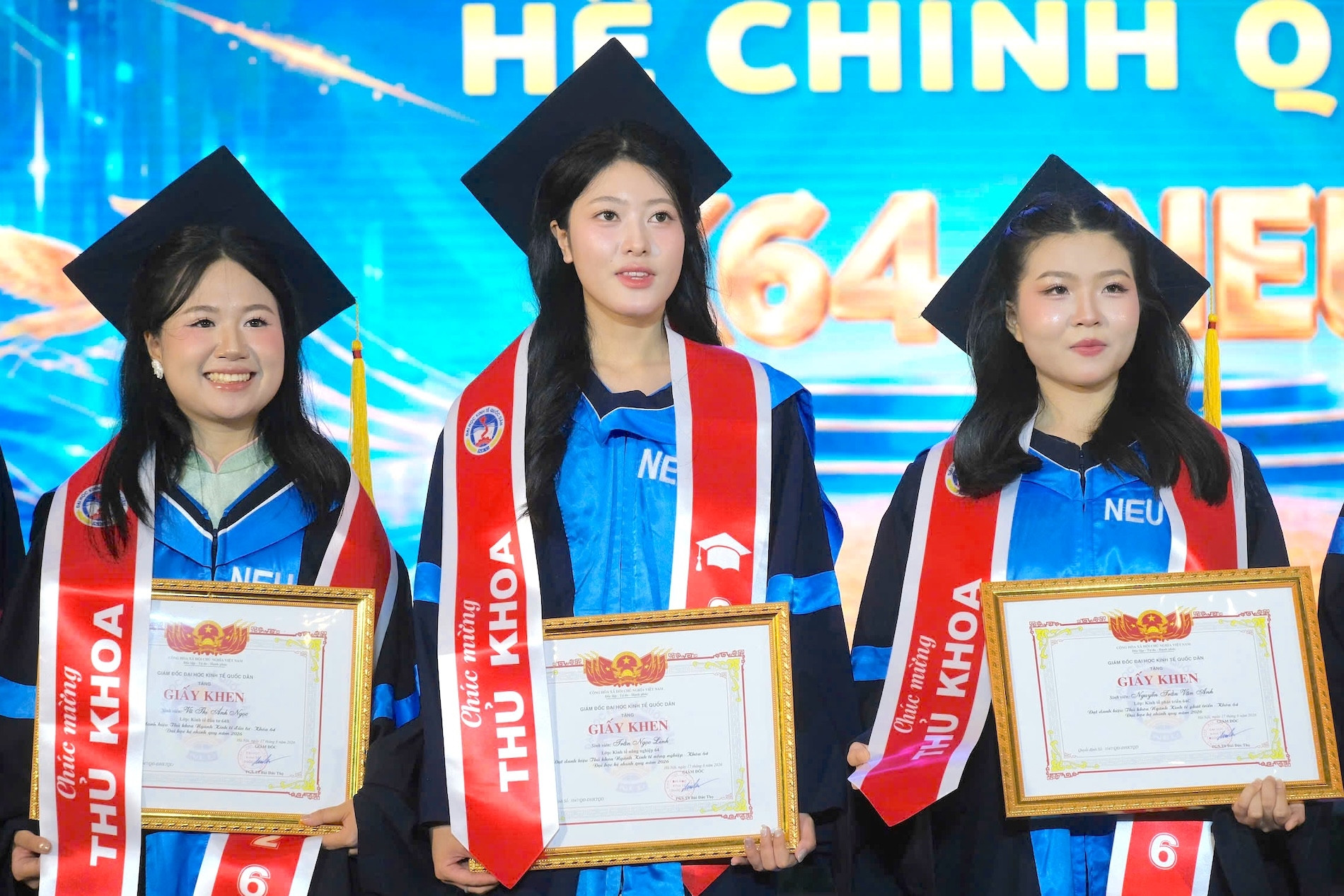 Kỷ lục 17 sinh viên cùng tốt nghiệp điểm tuyệt đối 4.0/4.0 ở ĐH Kinh tế Quốc dân