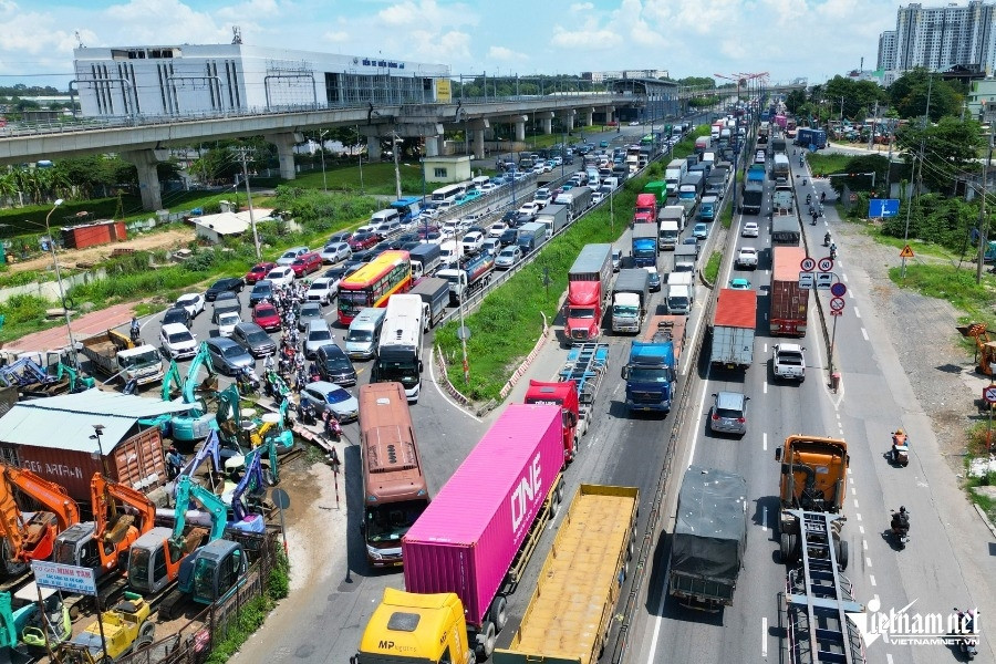 TPHCM dồn lực chống ùn tắc cửa ngõ, metro và xe buýt hợp sức chia tải dịp 2/9