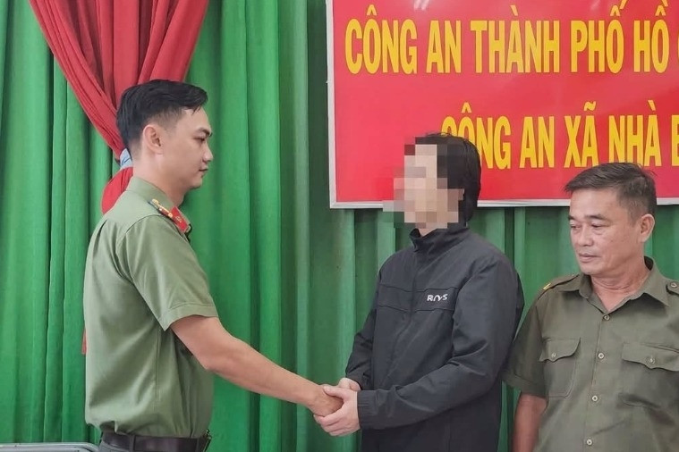 Được cứu khi nhảy sông ở TPHCM tự tử, du khách Hàn Quốc gửi tâm thư cảm ơn