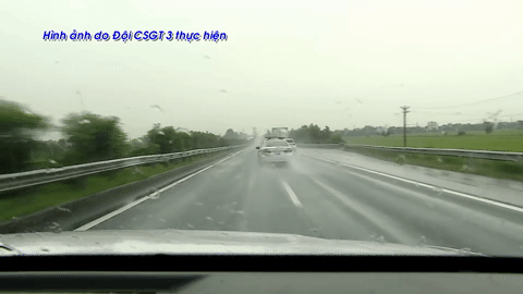 Clip CSGT lái mẫu, chỉ cách ‘chuyển làn, vượt xe’ trên cao tốc