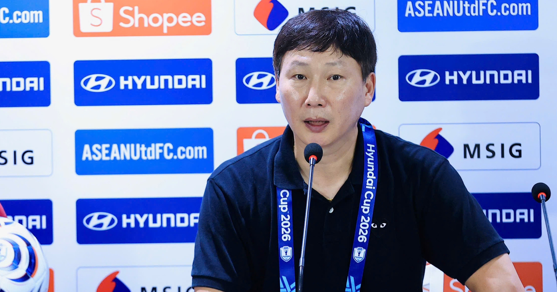 HLV Kim Sang Sik: Ronaldo hay Messi cũng không làm khó được Patrik Lê Giang