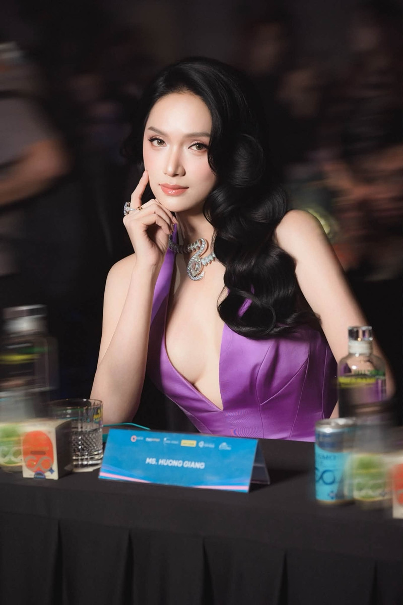 https://static-images.vnncdn.net/vps_images_publish/000001/000003/2026/8/22/huong-giang-05-316.jpg
