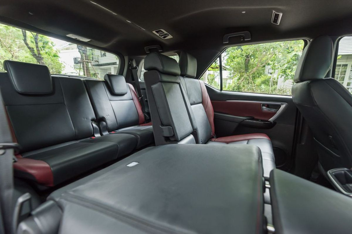 không gian ngoi xe SUV.jpg