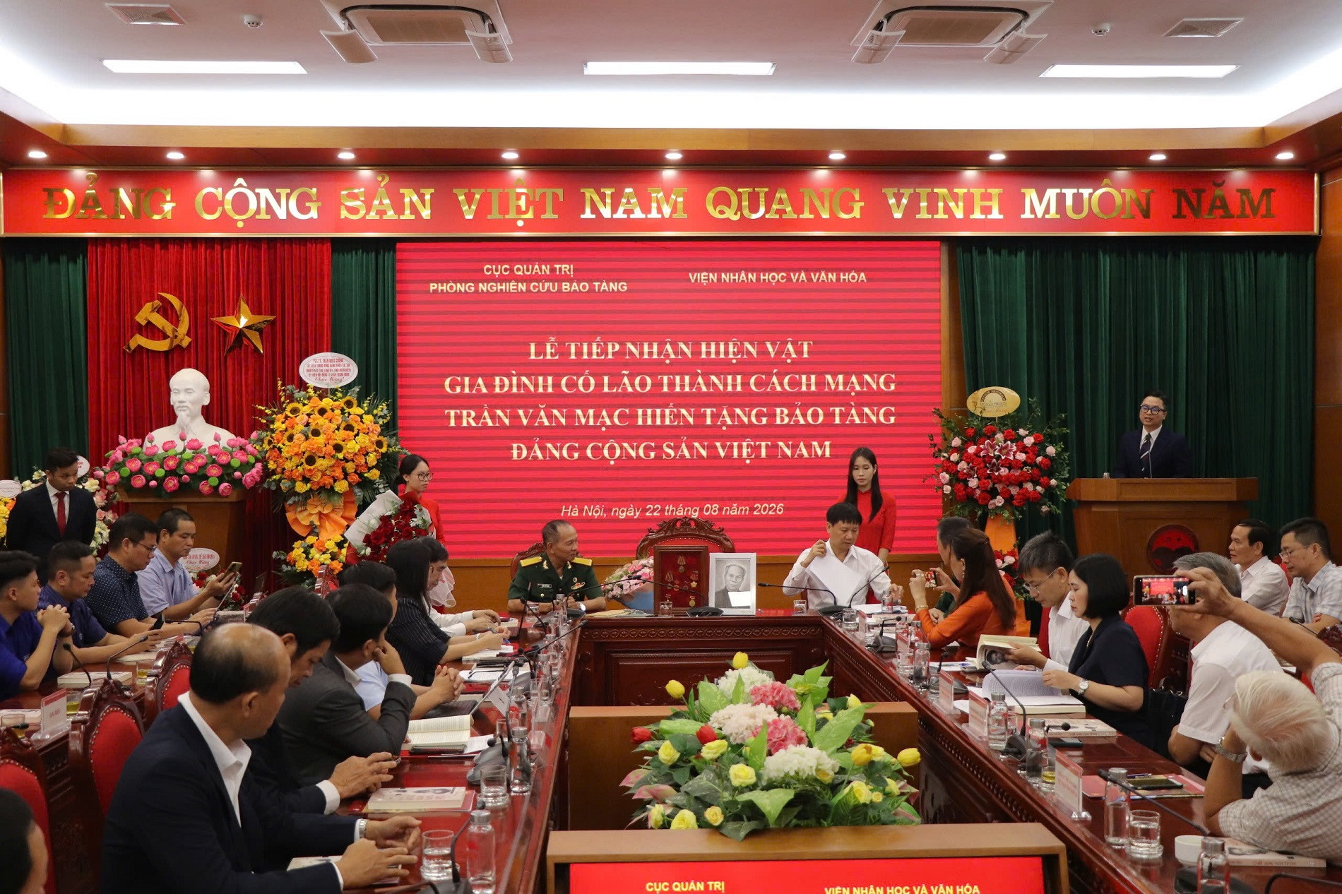 Lê tiếp nhận.jpg