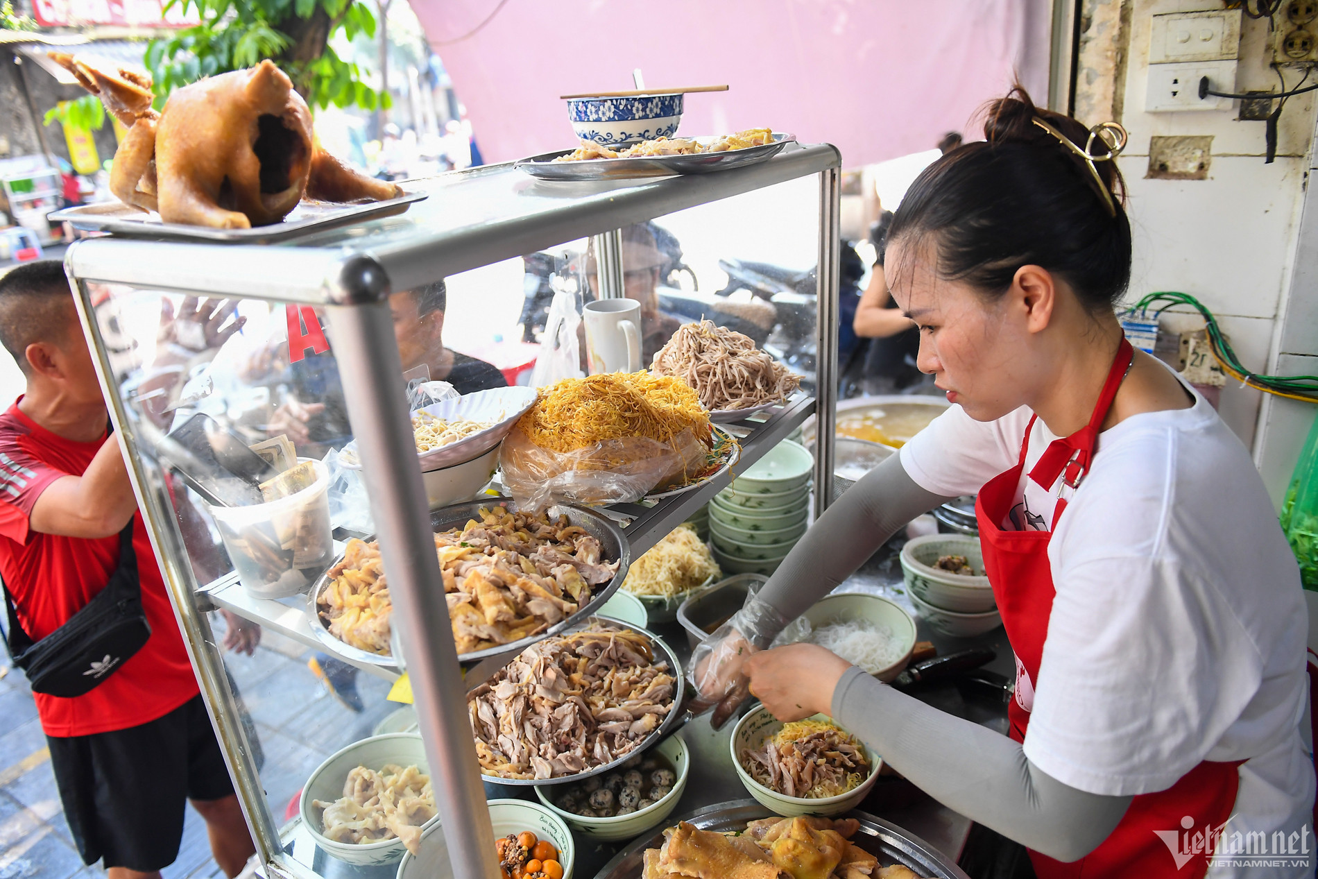 https://static-images.vnncdn.net/vps_images_publish/000001/000003/2026/8/22/linh-trang-3947.jpg