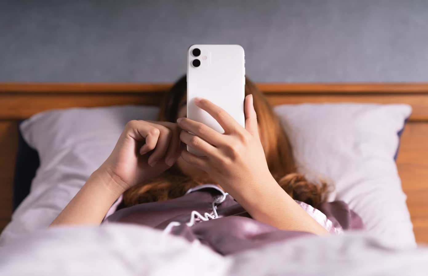 Lợi ích bất ngờ khi không chạm vào điện thoại trong một giờ ngay sau khi ngủ dậy